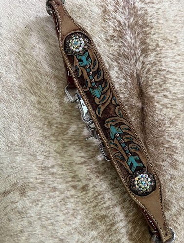 Teal arrow design - top, grain