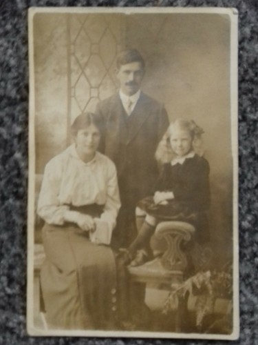 Postcard vintage family - postcard,