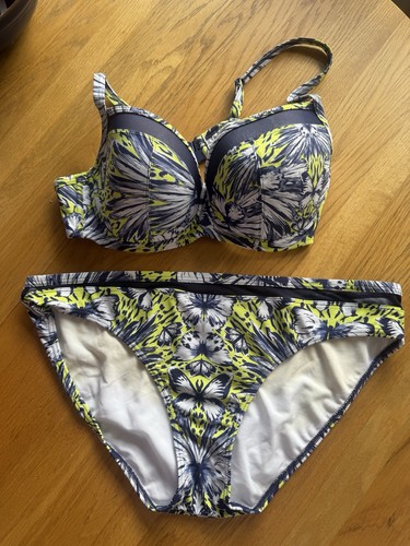 Gorgeous bikini set size - dd, 18