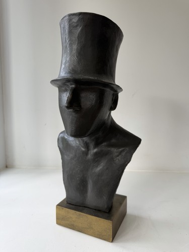 Large modernist gentleman - large,