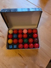 VINTAGE SNOOKER BALLS IN BOX
