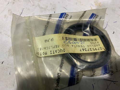 New genuine ducati gt750 - gt750, 750ss