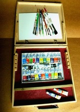 JOB LOT OF 27 TUBES OF GOUACHE PAINT, 125grm PAPER & 12 BRUSHES IN AN EASEL BOX