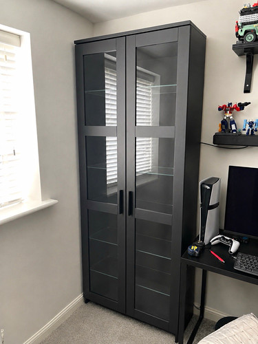 Black glass display - 2x,