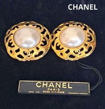 CHANEL  Rare  vintage pearl