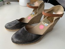 Maybe Espadrilles Size 5 Block Heel with Ankle Strap Silver Glitter Not Worn