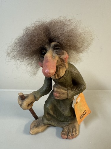 Form style lady troll - ny,