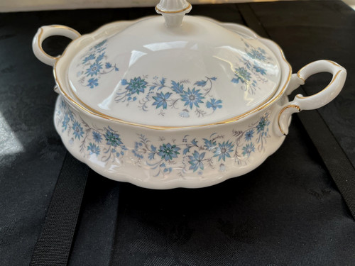 Colclough braganza lidded - braganza,