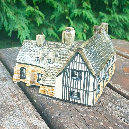 Tey pottery cromwells house - cromwells,