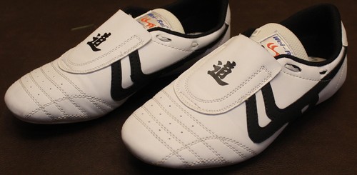 Wei rui white black martial - &,