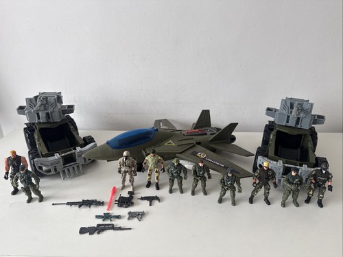 Army soldiers battle figures - soldiers,