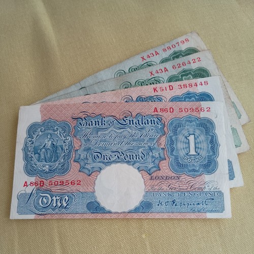 Old banknotes wartime - old,