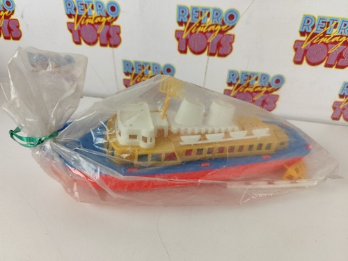 Vintage beach play boat - 80's,