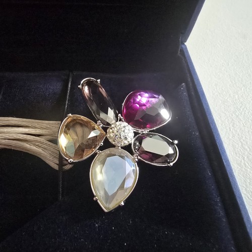 Swarovski signed swan - swarovski®,