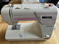 Toyota RS 2000 series Electric Sewing Machine - excellent condition