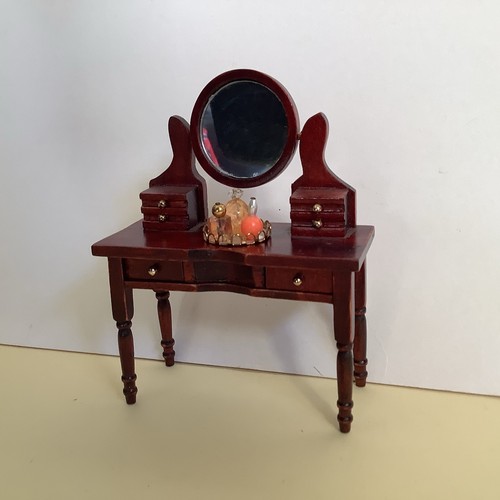 Scale dolls house - dolls,