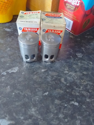 Yamaha rd125 pistons only - rd125,