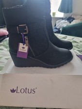 Ladies Size 7 Lotus Olivia