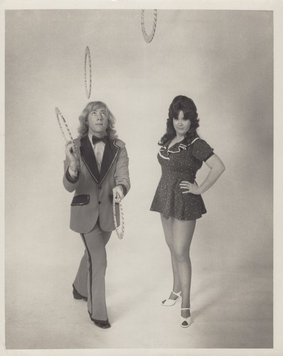Circus hoop juggler duo promo - juggler,