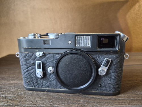 Leica film camera black - m4,