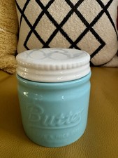 DOWAN Porcelain Butter Keeper Crock, French Butter Dish with Lid, Embossed Butte