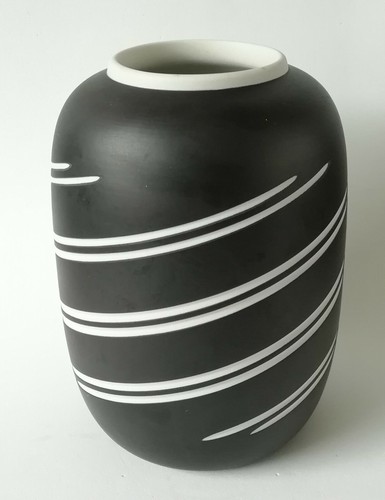 Wedgwood black jasperware vase - wedgwood,