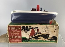 TRIANG CLOCKWORK ENGLAND DRIFTER BOAT  7 POOR BOX NO KEY GOOD WORKING ORDER