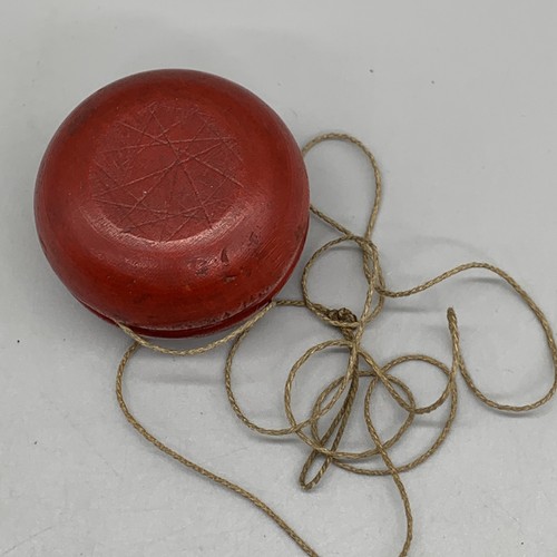 Old fashioned toy wooden yoyo - fashioned, yoyo-