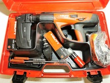 SUPERB HILTI DX460 MX72 POWDER ACTUATED NAIL GUN WITH 100+ RED CARTRIDGES...