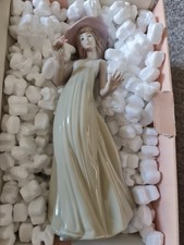 BOXED NAO LLADRO 01158 PORCELAIN YOUNG GIRL SUMMER BREEZE FIGURINE. 