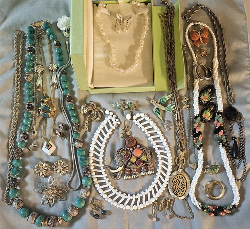 Vintage costume jewelry lot - vintage,