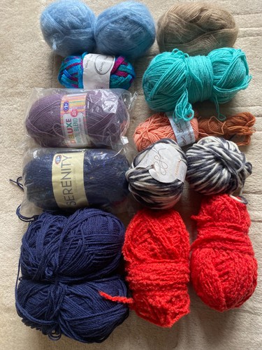 Joblot mixed balls of - of,