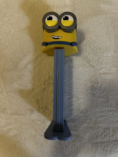 Giant pez minion bob talking - minion,