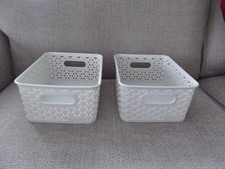 2 x white curver storage baskets. 25 x 19 x 10 cm. Excellent condition.(set 2)