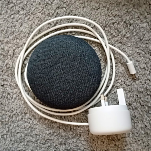 Google home mini - smart, speaker