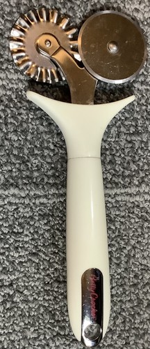 Betty crocker pastry cutter - crocker,