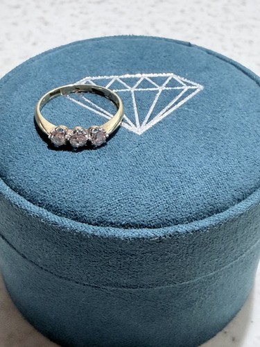 9ct yellow gold three - 9ct,