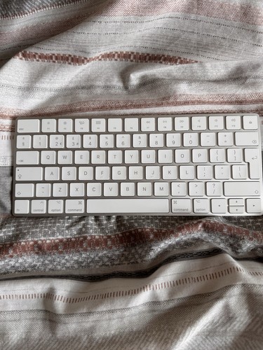 Apple a1644 magic keyboard - magic,