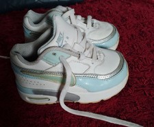 Nike Air  toddler Infant Toddler Trainers UK Size 5. Baby Blue And White