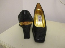 LADIES ' TIMOTHY HITSMAN' Shoes. Size 61/2c