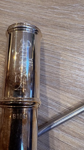 Saphire flute comes with a - flute.,