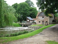 Photo A2 Mapledurham mill The mill now has an Archimedes screw to genera c2012