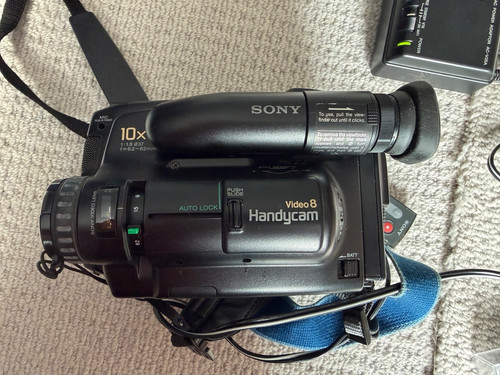 Sony handycam ccd tr60e - handycam, ccd-tr60e