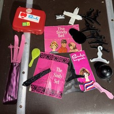 Vintage 1960s 70s Pedigree Sindy tress patch size Doll lovely  accessories 