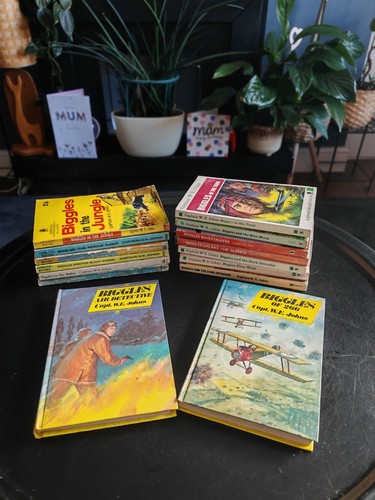 Biggles books capt e - biggles,