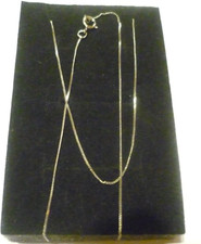 MINIMALIST 9CT WHITE GOLD VERY