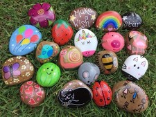 HAND PAINTED STONES PEBBLES ANIMALS VARIOUS DESIGN GARDEN DECORATIONS GIFT X 10