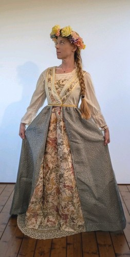 Sleeping beauty costume - sleeping,
