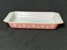 vintage Pyrex pink Snowflake pattern casserole dish/space saver