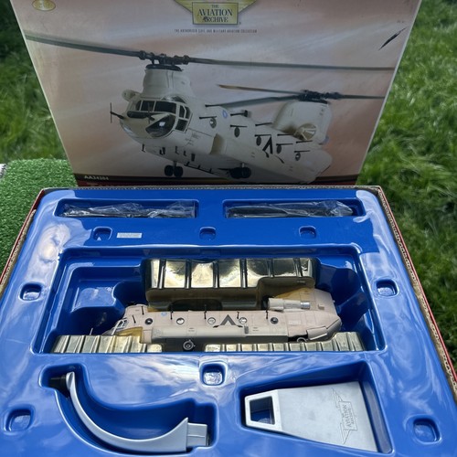 Corgi boeing vertol chinook - corgi,